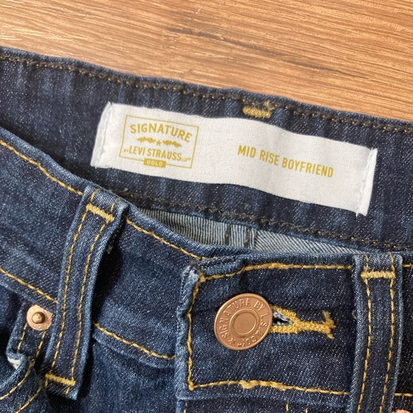 Signature By Levi Strauss Gold | Women’s Mid Rise Boyfriend Cropped Jeans - Picture 7 of 11